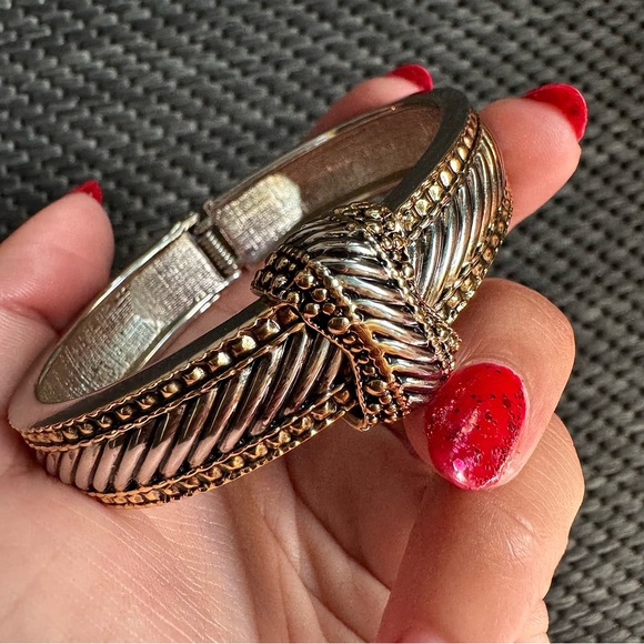 Vintage 🖤 Gold & Silver Hinged Cable Bracelet Cuff Knot Stackable Metal Rope - Picture 8 of 9